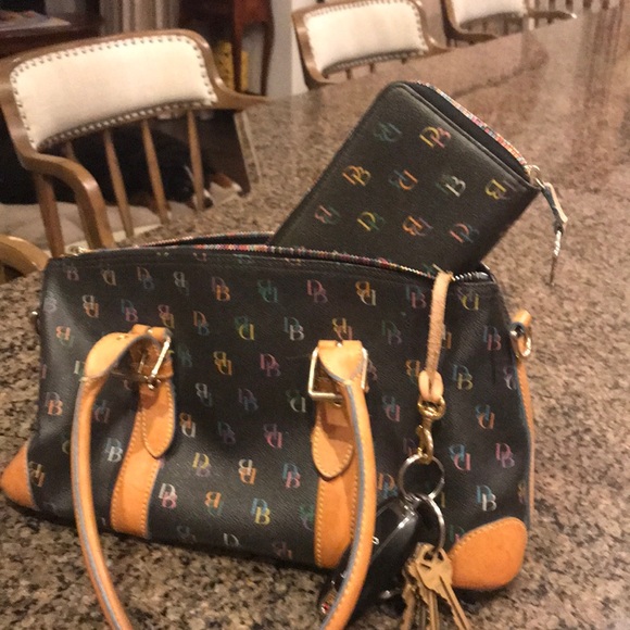 Dooney and Bourke leather handbag - Picture 1 of 5